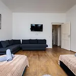 Aurora Estate Elegance براغ