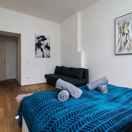 Διαμέρισμα Aurora Estate Elegance